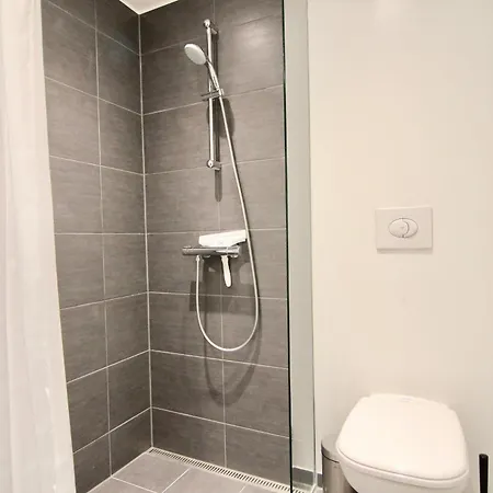 Stunning 2-bed Wbalconies And Great Views Apartment *
